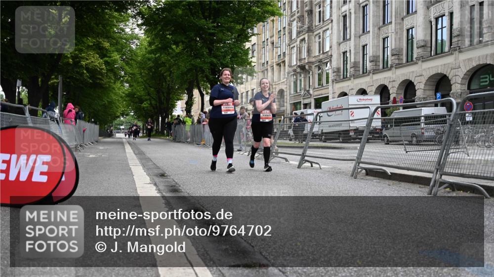 14.06.2026 - REWE Women's Run J. Mangold http://msf.ph/oto/9764702 14.06.2026 11:13:38 Ziel 5151, 5152 meine-sportfotos.de