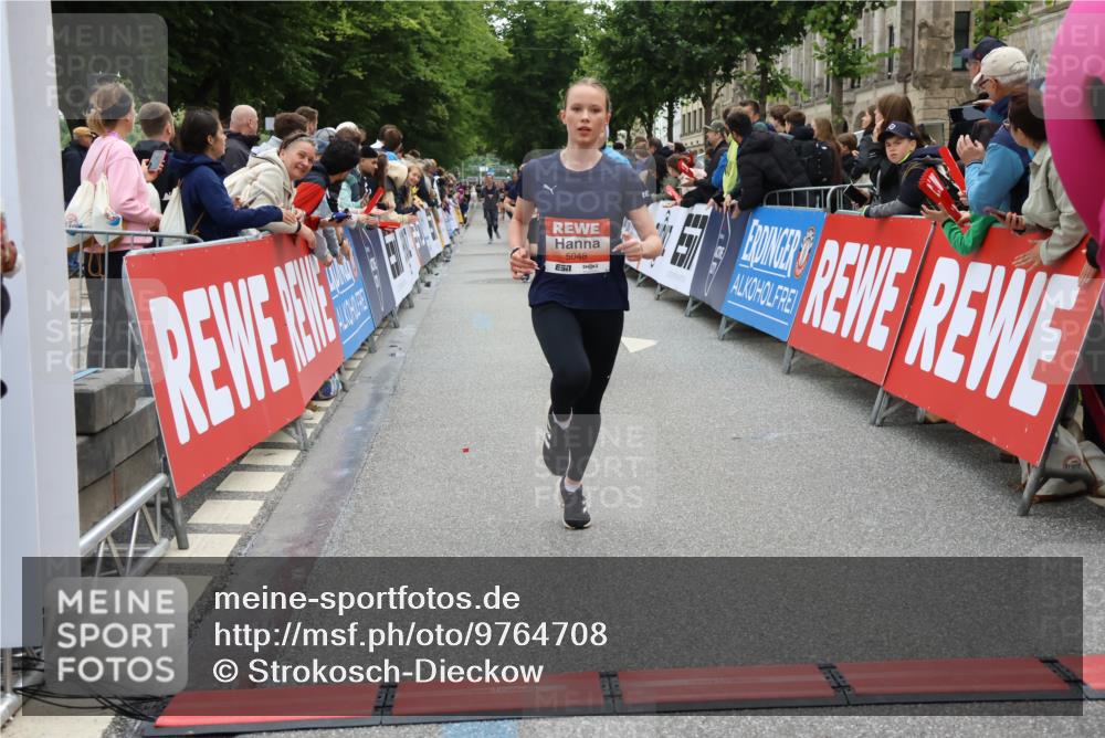 14.06.2026 - REWE Women's Run Strokosch-Dieckow http://msf.ph/oto/9764708 14.06.2026 10:57:17 Ziel 5048, 5218, 5500, 5552, 5640, 5683, 5804, 5872 meine-sportfotos.de
