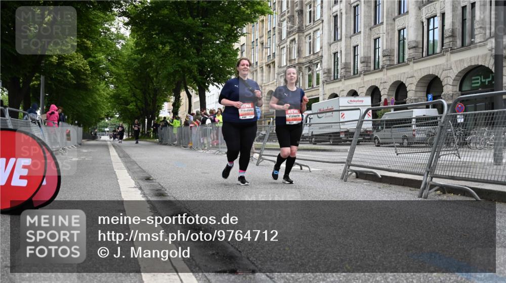 14.06.2026 - REWE Women's Run J. Mangold http://msf.ph/oto/9764712 14.06.2026 11:13:39 Ziel 5151, 5152 meine-sportfotos.de