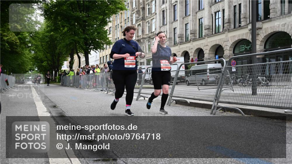 14.06.2026 - REWE Women's Run J. Mangold http://msf.ph/oto/9764718 14.06.2026 11:13:39 Ziel 5151, 5152 meine-sportfotos.de