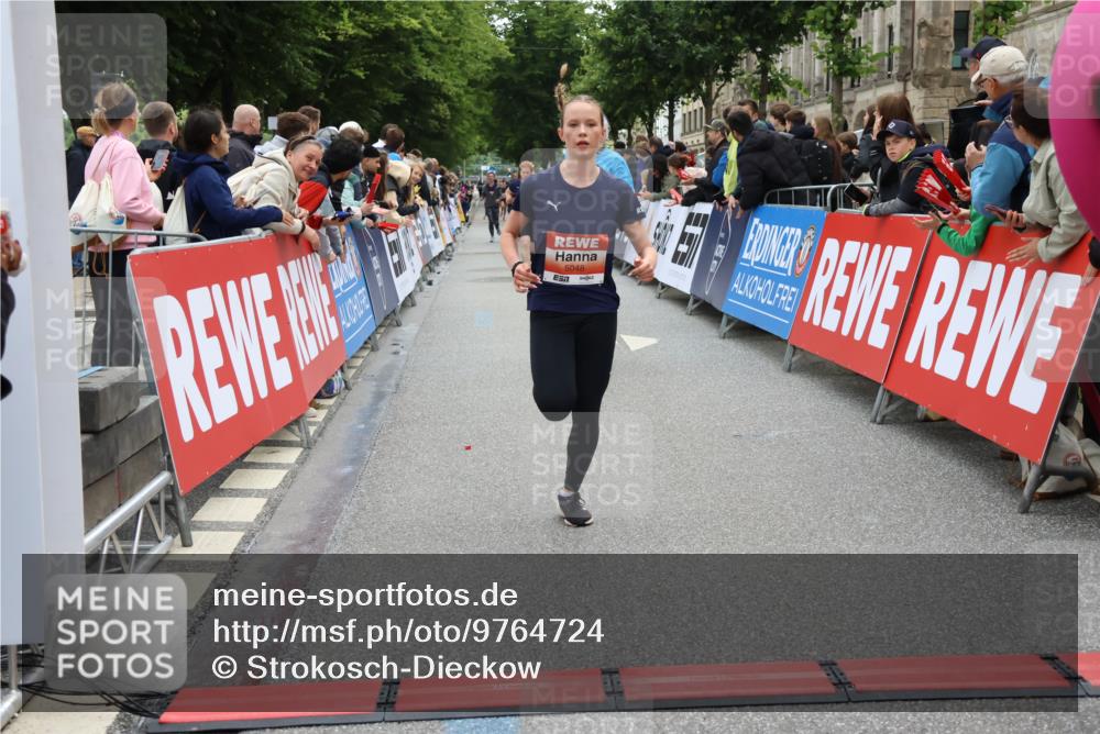 14.06.2026 - REWE Women's Run Strokosch-Dieckow http://msf.ph/oto/9764724 14.06.2026 10:57:17 Ziel 5048, 5218, 5500, 5552, 5640, 5683, 5804, 5872 meine-sportfotos.de