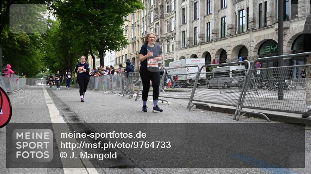 14.06.2026 - REWE Women's Run J. Mangold http://msf.ph/oto/9764733 14.06.2026 11:13:56 Ziel 5680, 5781 meine-sportfotos.de
