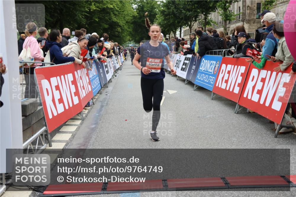 14.06.2026 - REWE Women's Run Strokosch-Dieckow http://msf.ph/oto/9764749 14.06.2026 10:57:17 Ziel 5048, 5218, 5500, 5552, 5640, 5683, 5804, 5872 meine-sportfotos.de