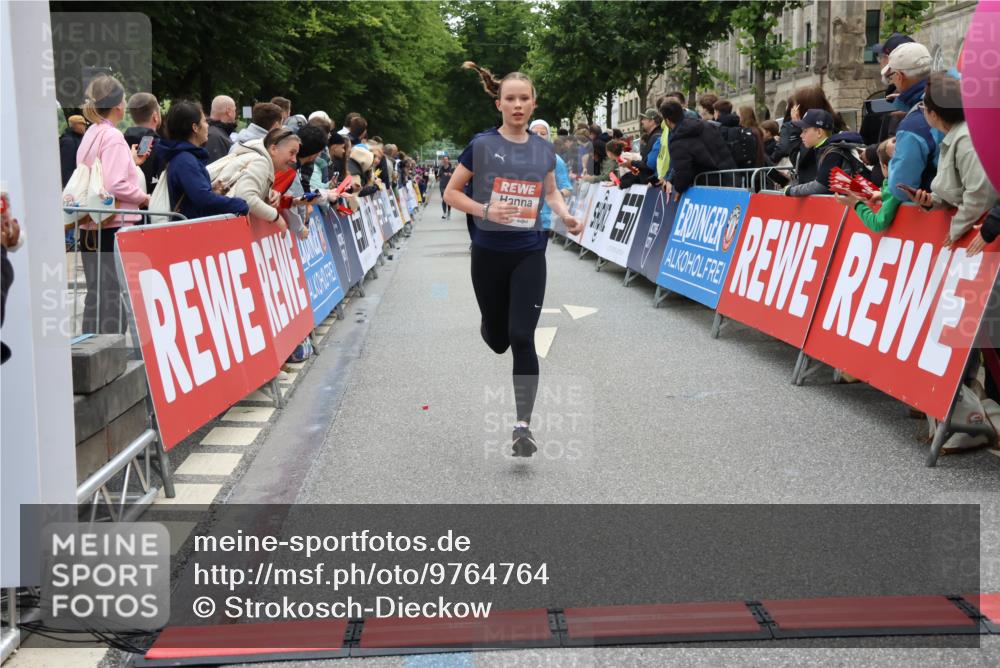 14.06.2026 - REWE Women's Run Strokosch-Dieckow http://msf.ph/oto/9764764 14.06.2026 10:57:17 Ziel 5048, 5218, 5500, 5552, 5640, 5683, 5804, 5872 meine-sportfotos.de