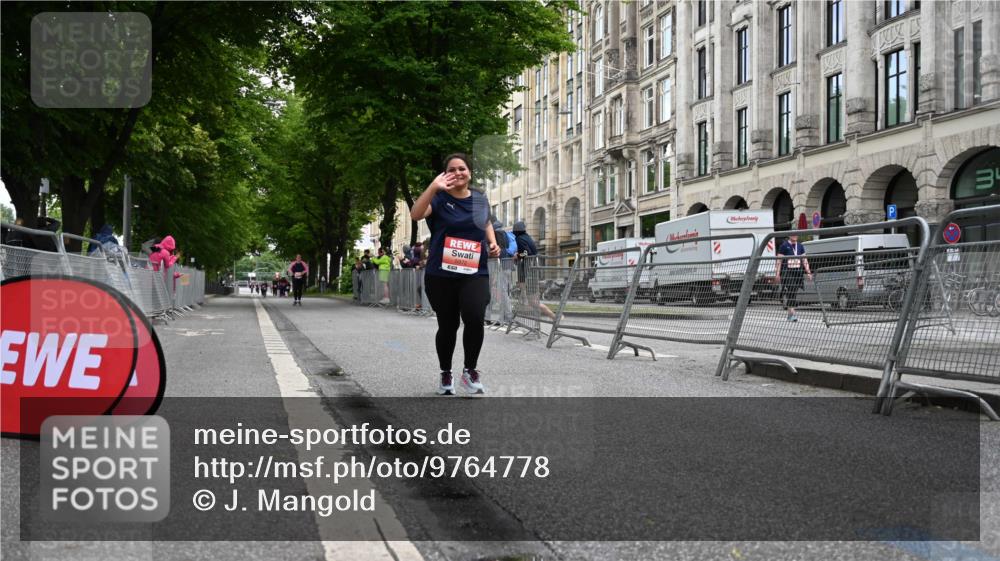 14.06.2026 - REWE Women's Run J. Mangold http://msf.ph/oto/9764778 14.06.2026 11:14:20 Ziel 5431, 5972 meine-sportfotos.de