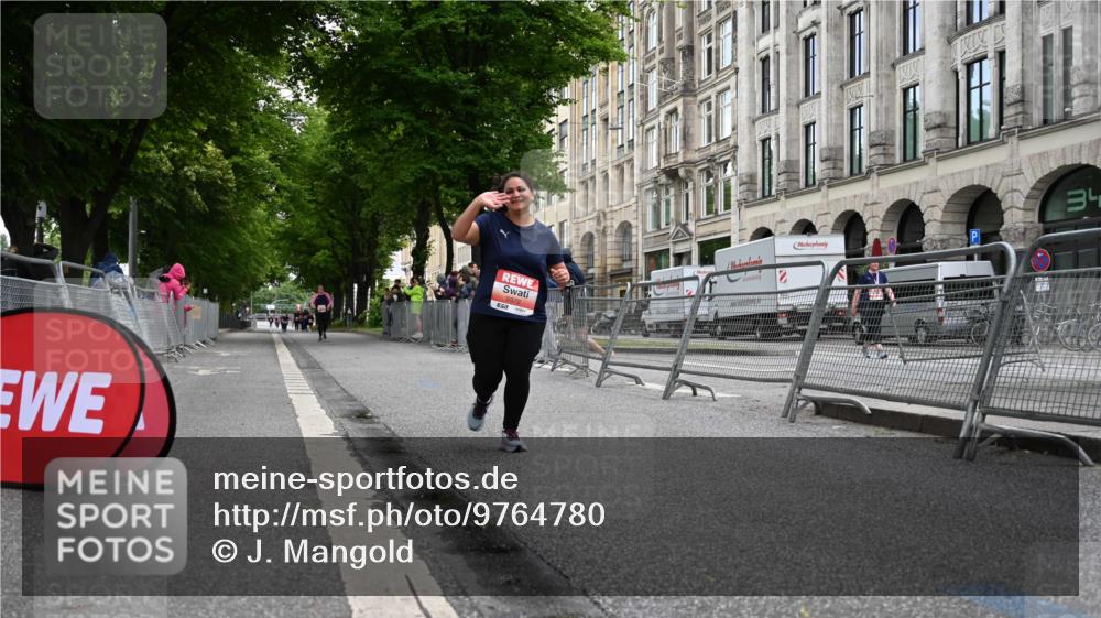 14.06.2026 - REWE Women's Run J. Mangold http://msf.ph/oto/9764780 14.06.2026 11:14:20 Ziel 5431, 5972 meine-sportfotos.de
