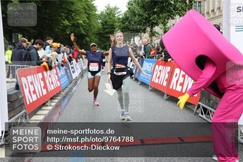 14.06.2026 - REWE Women's Run Strokosch-Dieckow http://msf.ph/oto/9764788 14.06.2026 09:51:45 Ziel 10184, 10390, 10589, 10604, 10925, 10999 meine-sportfotos.de