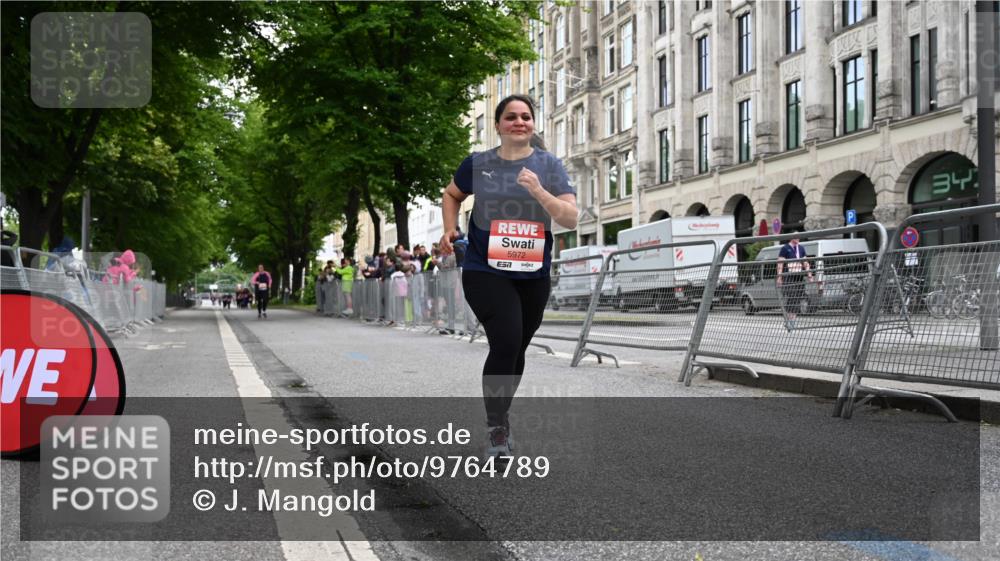 14.06.2026 - REWE Women's Run J. Mangold http://msf.ph/oto/9764789 14.06.2026 11:14:21 Ziel 5972 meine-sportfotos.de