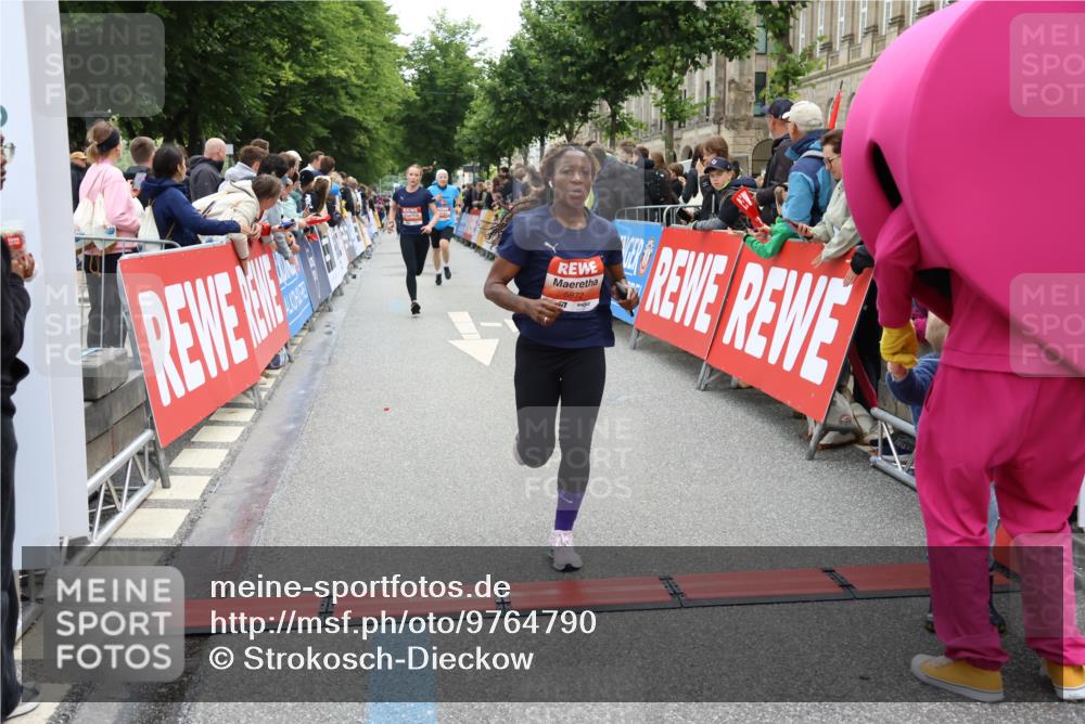 14.06.2026 - REWE Women's Run Strokosch-Dieckow http://msf.ph/oto/9764790 14.06.2026 10:57:15 Ziel 5048, 5218, 5500, 5552, 5640, 5683, 5804, 5872 meine-sportfotos.de