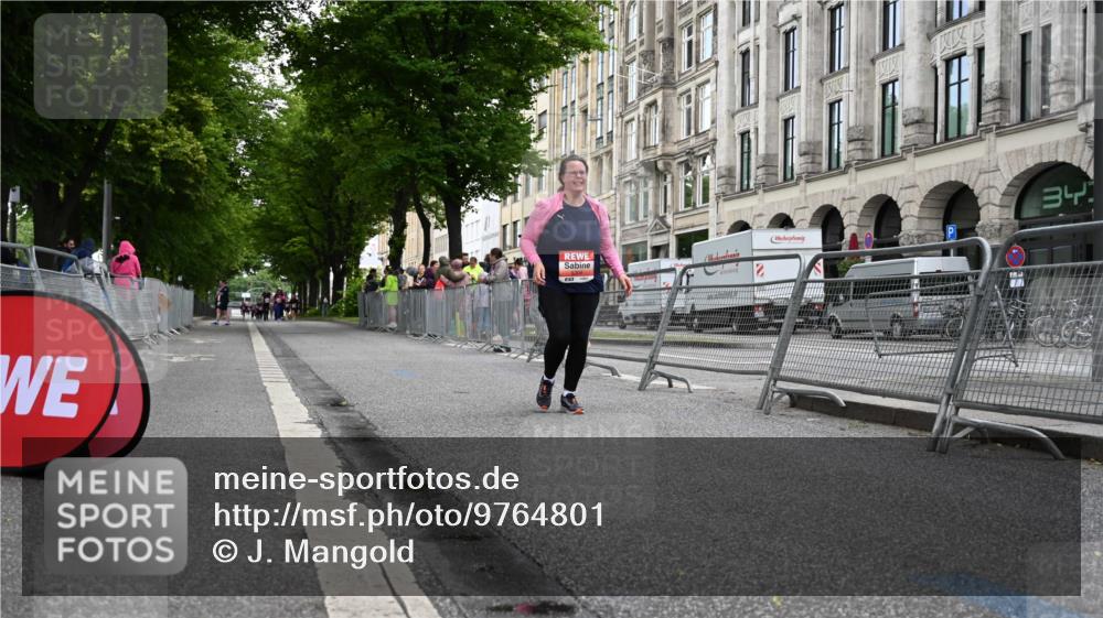 14.06.2026 - REWE Women's Run J. Mangold http://msf.ph/oto/9764801 14.06.2026 11:14:35 Ziel 5304 meine-sportfotos.de