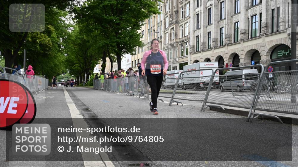 14.06.2026 - REWE Women's Run J. Mangold http://msf.ph/oto/9764805 14.06.2026 11:14:35 Ziel 5304 meine-sportfotos.de