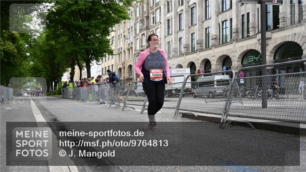 14.06.2026 - REWE Women's Run J. Mangold http://msf.ph/oto/9764813 14.06.2026 11:14:36 Ziel 5304 meine-sportfotos.de