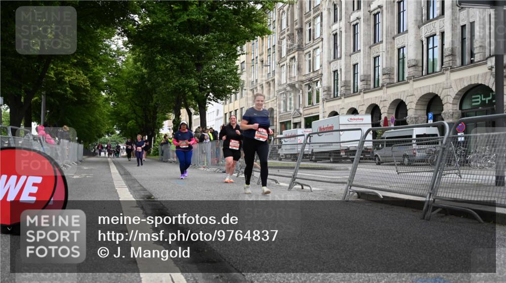 14.06.2026 - REWE Women's Run J. Mangold http://msf.ph/oto/9764837 14.06.2026 11:15:02 Ziel 5422, 5425, 5870 meine-sportfotos.de