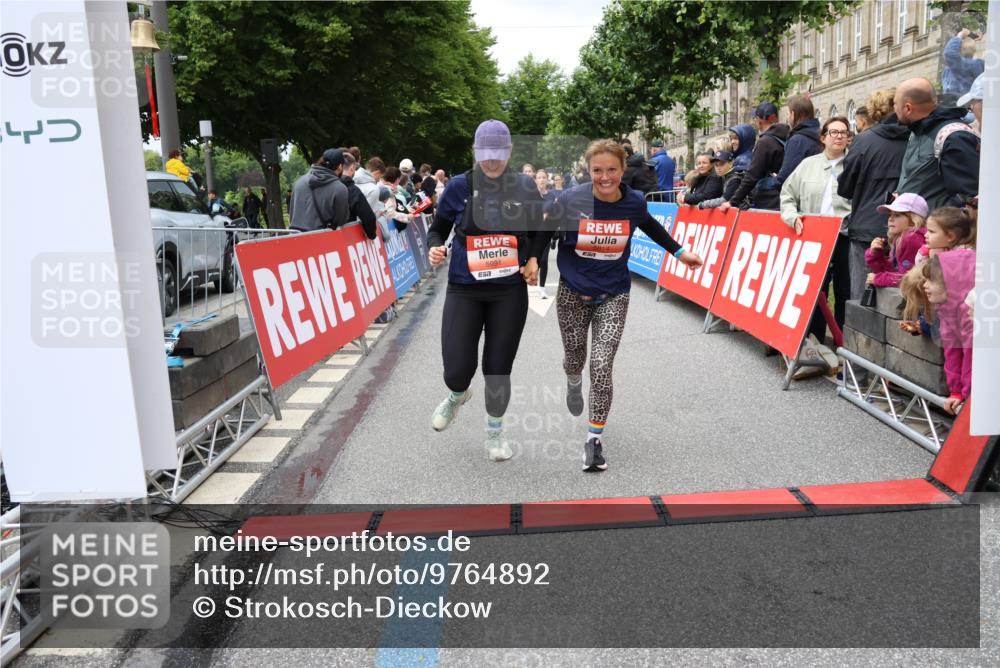 14.06.2026 - REWE Women's Run Strokosch-Dieckow http://msf.ph/oto/9764892 14.06.2026 11:02:50 Ziel 5133, 5179, 5260, 5372, 5428, 5521, 5528, 5529, 5530, 5540, 5567, 5644, 5650, 5704, 5777, 5802, 5814, 5935, 5991 meine-sportfotos.de