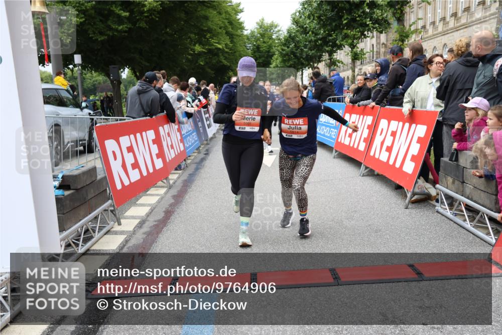 14.06.2026 - REWE Women's Run Strokosch-Dieckow http://msf.ph/oto/9764906 14.06.2026 11:02:50 Ziel 5133, 5179, 5260, 5372, 5428, 5521, 5528, 5529, 5530, 5540, 5567, 5644, 5650, 5704, 5777, 5802, 5814, 5935, 5991 meine-sportfotos.de