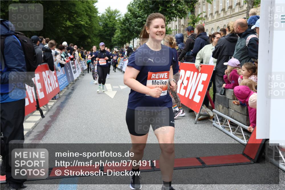 14.06.2026 - REWE Women's Run Strokosch-Dieckow http://msf.ph/oto/9764911 14.06.2026 11:02:48 Ziel 5133, 5179, 5260, 5372, 5428, 5521, 5540, 5644, 5650, 5704, 5777, 5802, 5814, 5935, 5991 meine-sportfotos.de