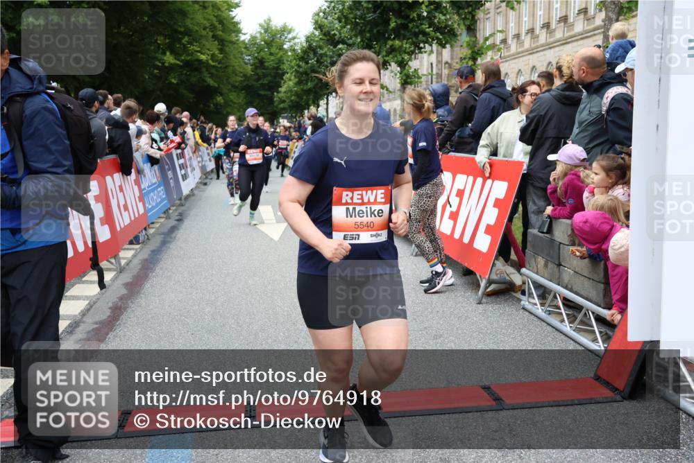 14.06.2026 - REWE Women's Run Strokosch-Dieckow http://msf.ph/oto/9764918 14.06.2026 11:02:48 Ziel 5133, 5179, 5260, 5372, 5428, 5521, 5540, 5644, 5650, 5704, 5777, 5802, 5814, 5935, 5991 meine-sportfotos.de