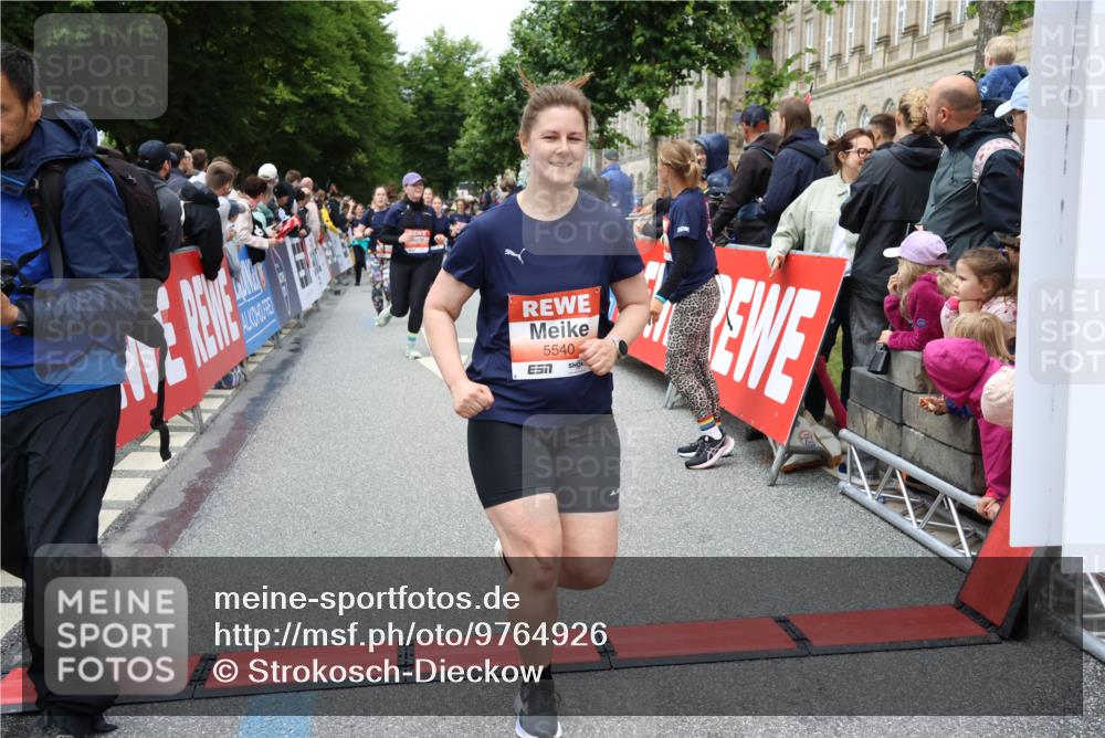 14.06.2026 - REWE Women's Run Strokosch-Dieckow http://msf.ph/oto/9764926 14.06.2026 11:02:48 Ziel 5133, 5179, 5260, 5372, 5428, 5521, 5540, 5644, 5650, 5704, 5777, 5802, 5814, 5935, 5991 meine-sportfotos.de