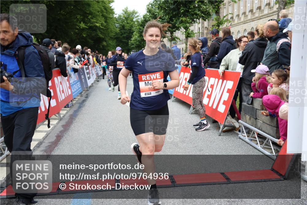 14.06.2026 - REWE Women's Run Strokosch-Dieckow http://msf.ph/oto/9764936 14.06.2026 11:02:48 Ziel 5133, 5179, 5260, 5372, 5428, 5521, 5540, 5644, 5650, 5704, 5777, 5802, 5814, 5935, 5991 meine-sportfotos.de