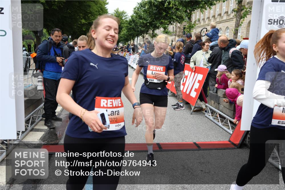 14.06.2026 - REWE Women's Run Strokosch-Dieckow http://msf.ph/oto/9764943 14.06.2026 11:02:46 Ziel 5133, 5179, 5372, 5428, 5521, 5540, 5644, 5704, 5777, 5802, 5814, 5935, 5991 meine-sportfotos.de