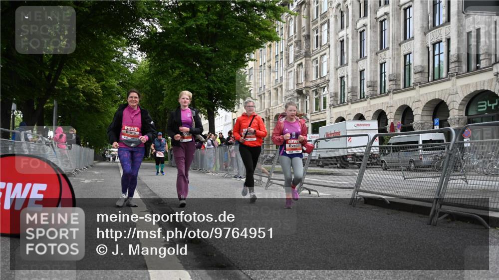 14.06.2026 - REWE Women's Run J. Mangold http://msf.ph/oto/9764951 14.06.2026 11:15:24 Ziel 5008, 5010, 5011, 5012, 5013, 5184 meine-sportfotos.de