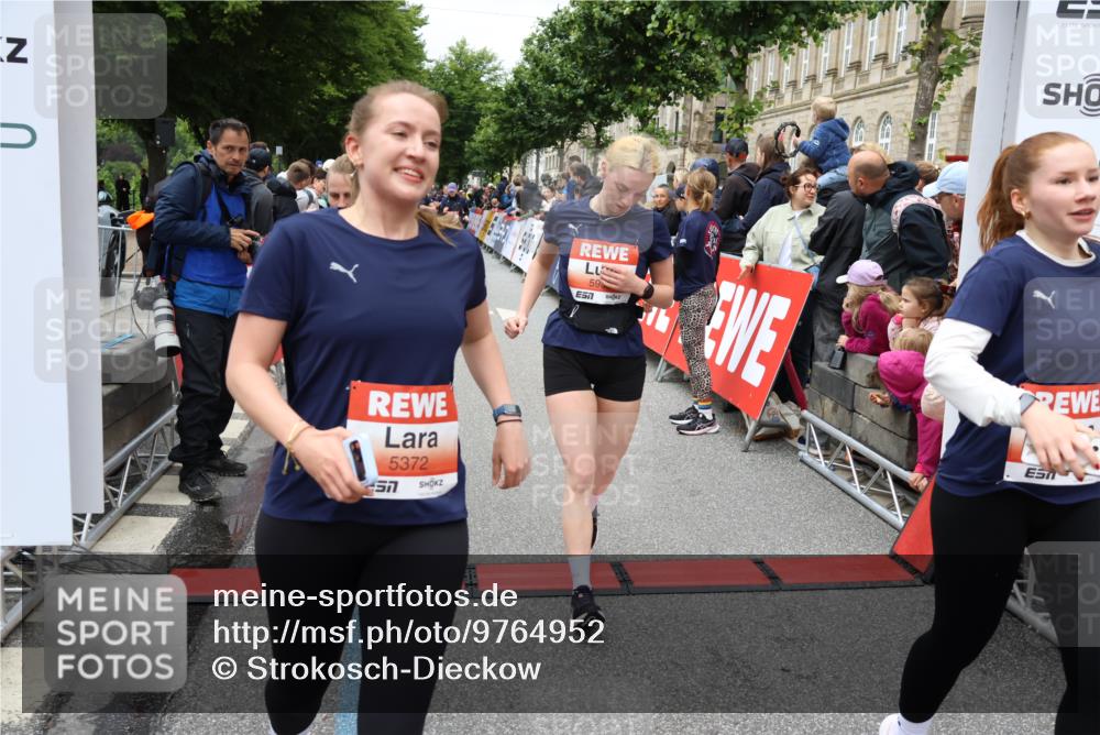 14.06.2026 - REWE Women's Run Strokosch-Dieckow http://msf.ph/oto/9764952 14.06.2026 11:02:46 Ziel 5133, 5179, 5372, 5428, 5521, 5540, 5644, 5704, 5777, 5802, 5814, 5935, 5991 meine-sportfotos.de