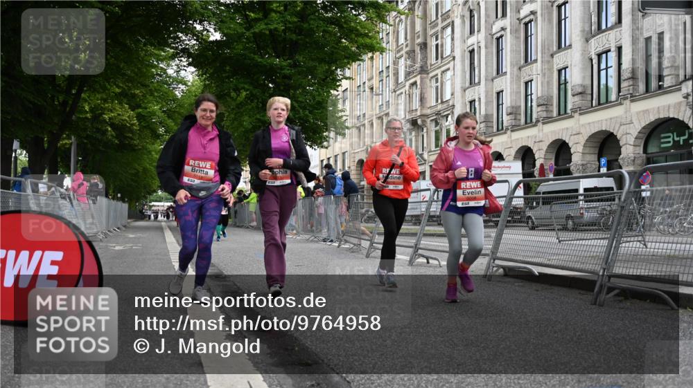 14.06.2026 - REWE Women's Run J. Mangold http://msf.ph/oto/9764958 14.06.2026 11:15:25 Ziel 5008, 5010, 5011, 5012, 5013 meine-sportfotos.de