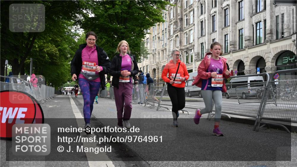 14.06.2026 - REWE Women's Run J. Mangold http://msf.ph/oto/9764961 14.06.2026 11:15:25 Ziel 5008, 5010, 5011, 5012, 5013 meine-sportfotos.de