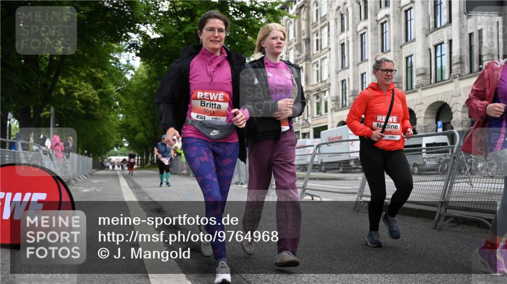 14.06.2026 - REWE Women's Run J. Mangold http://msf.ph/oto/9764968 14.06.2026 11:15:26 Ziel 5008, 5010, 5011, 5012, 5013 meine-sportfotos.de