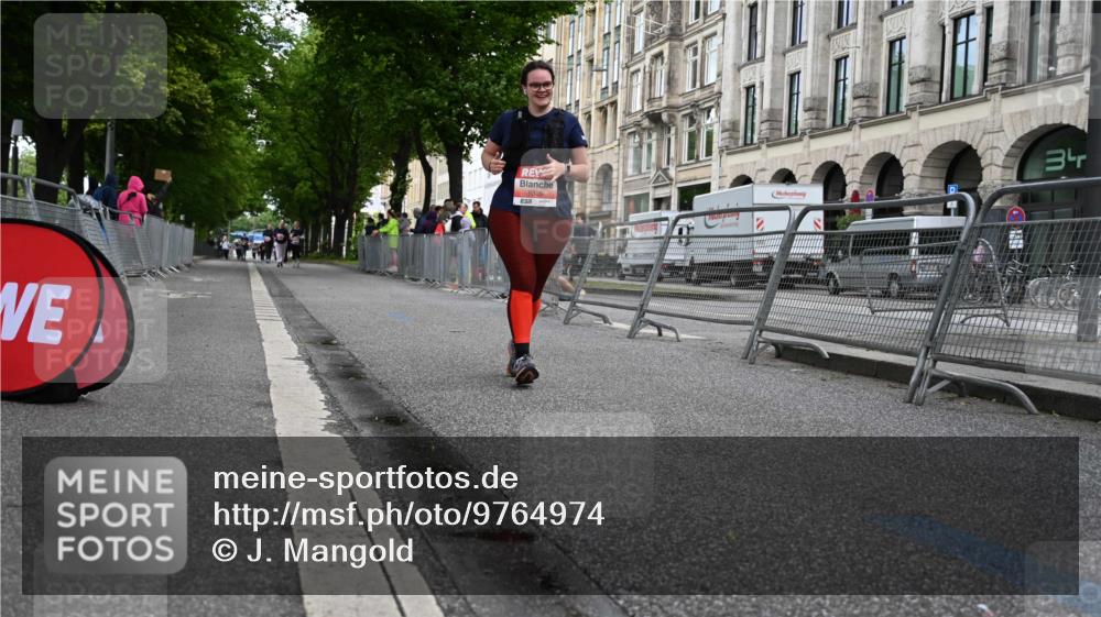 14.06.2026 - REWE Women's Run J. Mangold http://msf.ph/oto/9764974 14.06.2026 11:15:41 Ziel 5305, 5335 meine-sportfotos.de