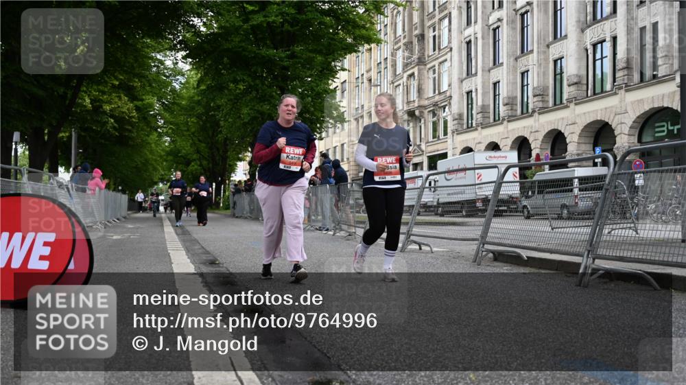 14.06.2026 - REWE Women's Run J. Mangold http://msf.ph/oto/9764996 14.06.2026 11:15:58 Ziel 5496, 5498 meine-sportfotos.de