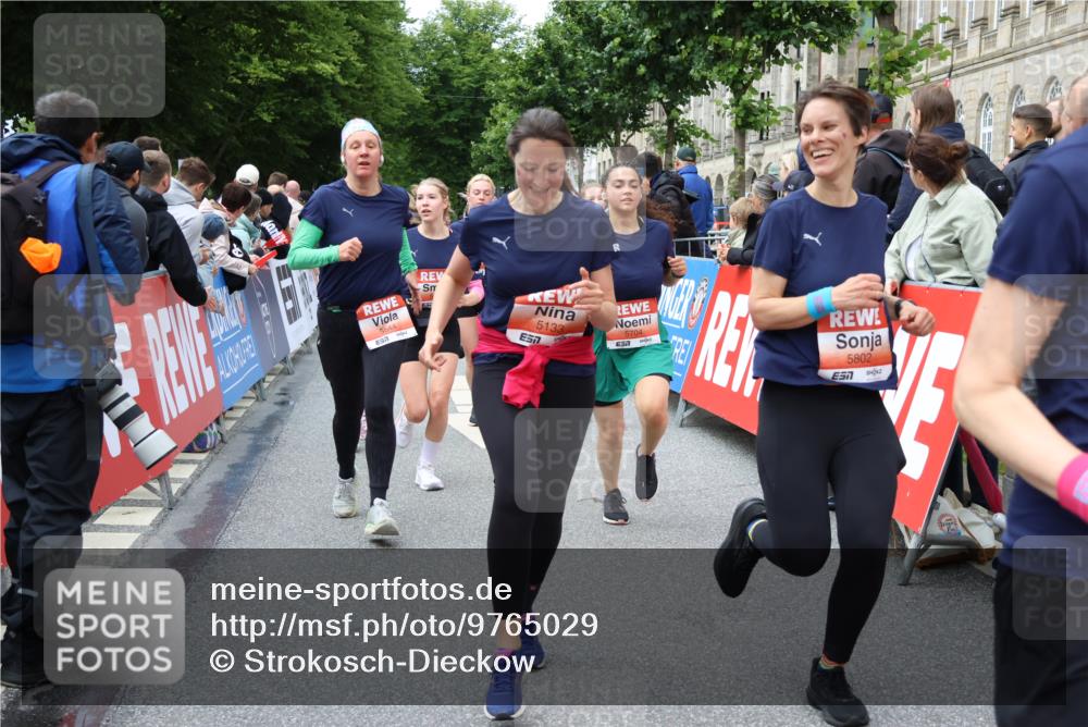14.06.2026 - REWE Women's Run Strokosch-Dieckow http://msf.ph/oto/9765029 14.06.2026 11:02:43 Ziel 5133, 5179, 5372, 5428, 5521, 5644, 5704, 5777, 5802, 5814, 5935 meine-sportfotos.de