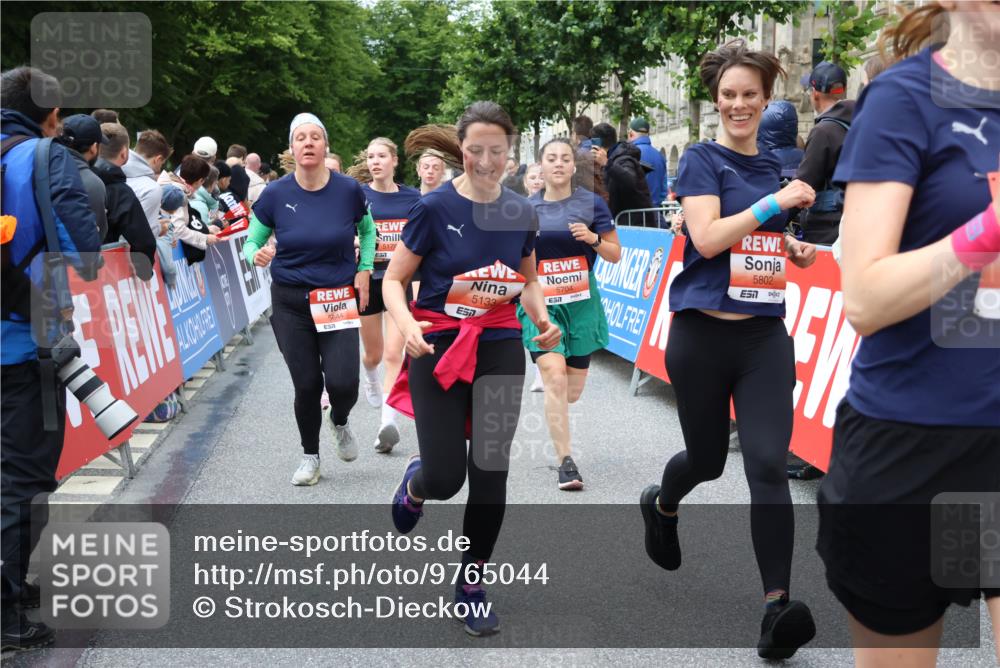 14.06.2026 - REWE Women's Run Strokosch-Dieckow http://msf.ph/oto/9765044 14.06.2026 11:02:43 Ziel 5133, 5179, 5372, 5428, 5521, 5644, 5704, 5777, 5802, 5814, 5935 meine-sportfotos.de