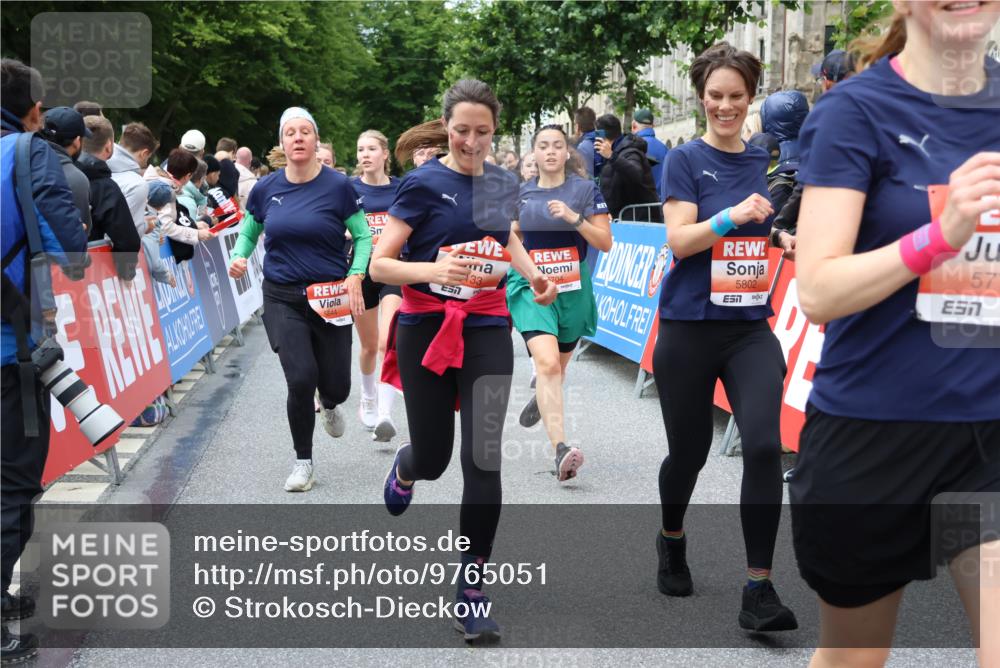 14.06.2026 - REWE Women's Run Strokosch-Dieckow http://msf.ph/oto/9765051 14.06.2026 11:02:43 Ziel 5133, 5179, 5372, 5428, 5521, 5644, 5704, 5777, 5802, 5814, 5935 meine-sportfotos.de