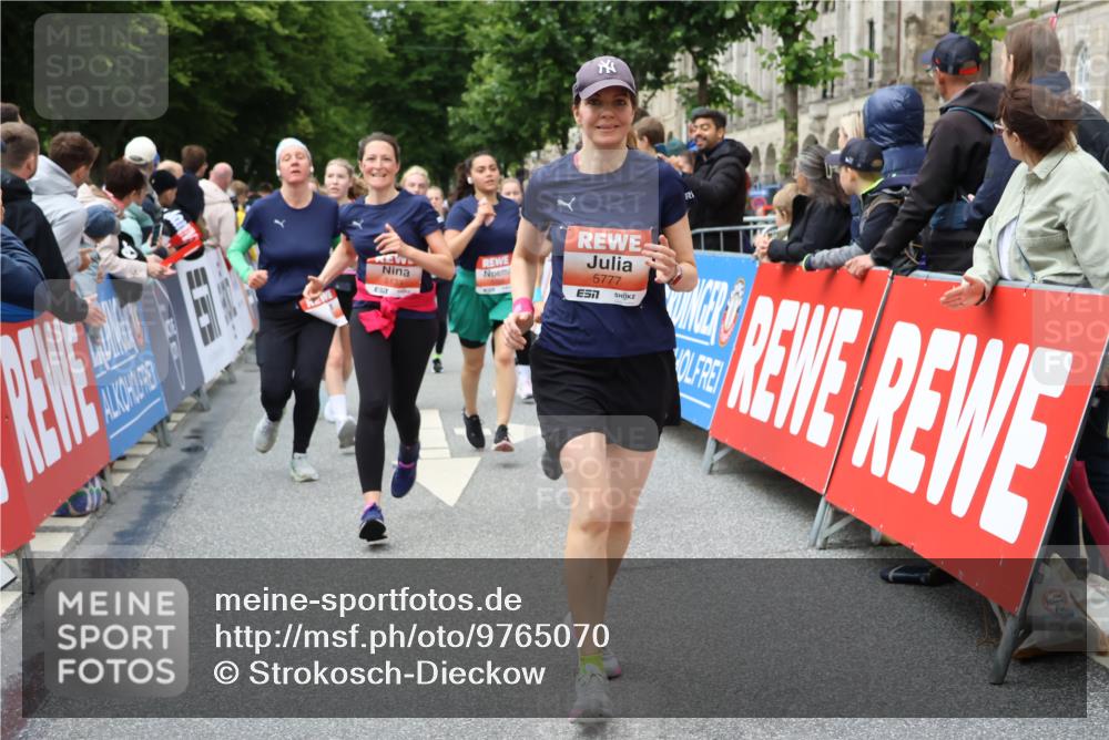 14.06.2026 - REWE Women's Run Strokosch-Dieckow http://msf.ph/oto/9765070 14.06.2026 11:02:42 Ziel 5133, 5179, 5372, 5428, 5521, 5644, 5704, 5777, 5802, 5814, 5935 meine-sportfotos.de