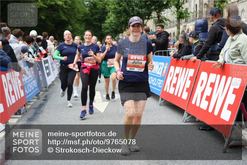 14.06.2026 - REWE Women's Run Strokosch-Dieckow http://msf.ph/oto/9765078 14.06.2026 11:02:41 Ziel 5133, 5179, 5372, 5428, 5644, 5704, 5777, 5802, 5814, 5935 meine-sportfotos.de