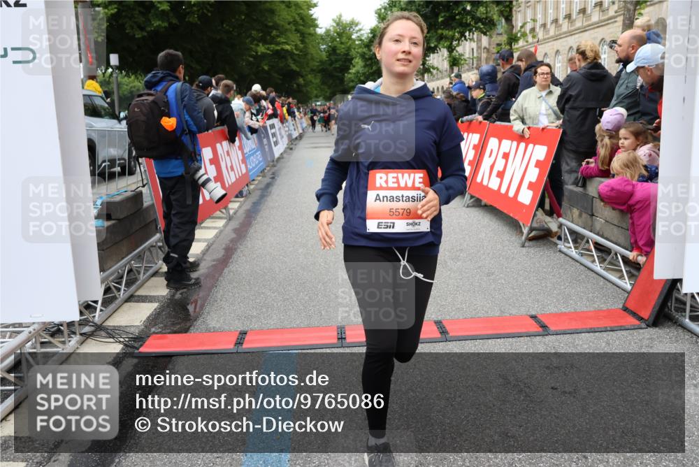 14.06.2026 - REWE Women's Run Strokosch-Dieckow http://msf.ph/oto/9765086 14.06.2026 11:02:32 Ziel 5176, 5192, 5261, 5309, 5377, 5511, 5579, 5685, 5780, 5932 meine-sportfotos.de