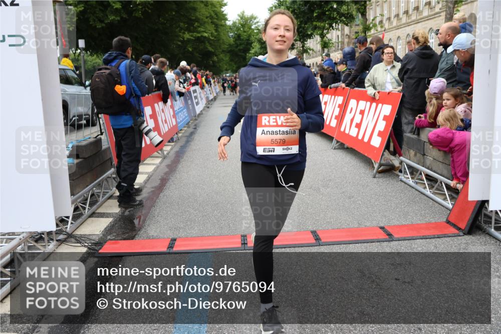 14.06.2026 - REWE Women's Run Strokosch-Dieckow http://msf.ph/oto/9765094 14.06.2026 11:02:32 Ziel 5176, 5192, 5261, 5309, 5377, 5511, 5579, 5685, 5780, 5932 meine-sportfotos.de