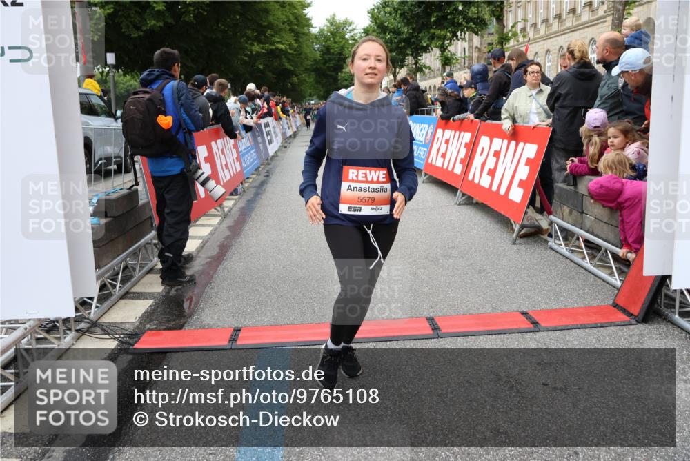 14.06.2026 - REWE Women's Run Strokosch-Dieckow http://msf.ph/oto/9765108 14.06.2026 11:02:32 Ziel 5176, 5192, 5261, 5309, 5377, 5511, 5579, 5685, 5780, 5932 meine-sportfotos.de