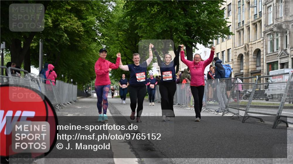 14.06.2026 - REWE Women's Run J. Mangold http://msf.ph/oto/9765152 14.06.2026 11:16:52 Ziel 5655, 5711 meine-sportfotos.de