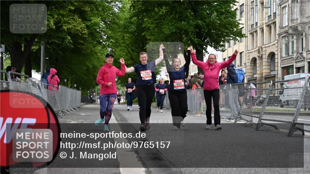 14.06.2026 - REWE Women's Run J. Mangold http://msf.ph/oto/9765157 14.06.2026 11:16:52 Ziel 5655, 5711 meine-sportfotos.de