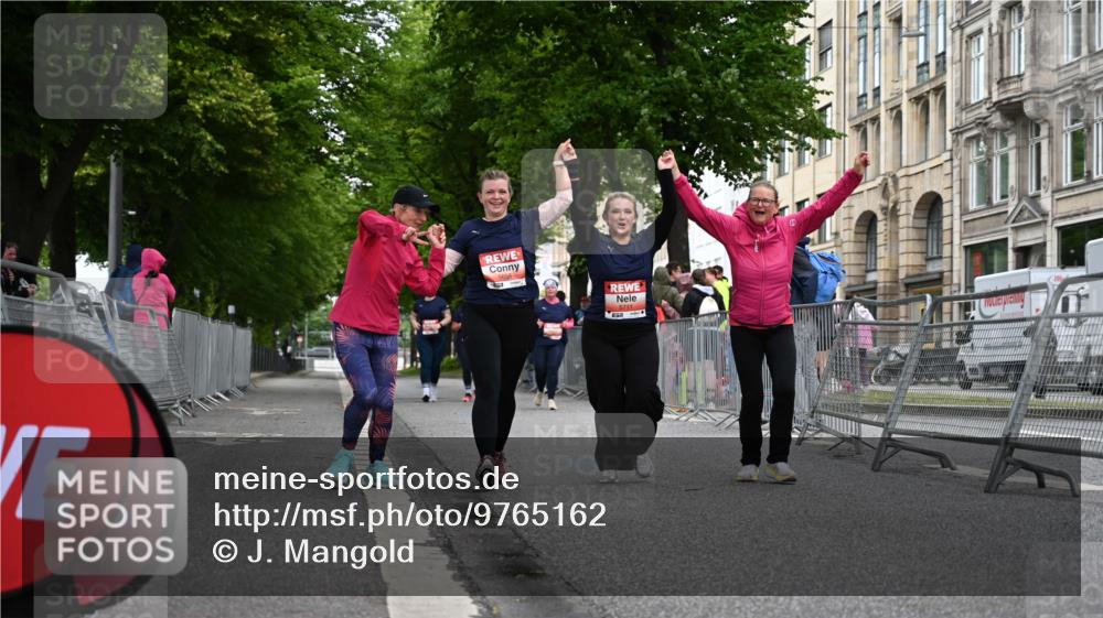 14.06.2026 - REWE Women's Run J. Mangold http://msf.ph/oto/9765162 14.06.2026 11:16:53 Ziel 5655, 5711 meine-sportfotos.de