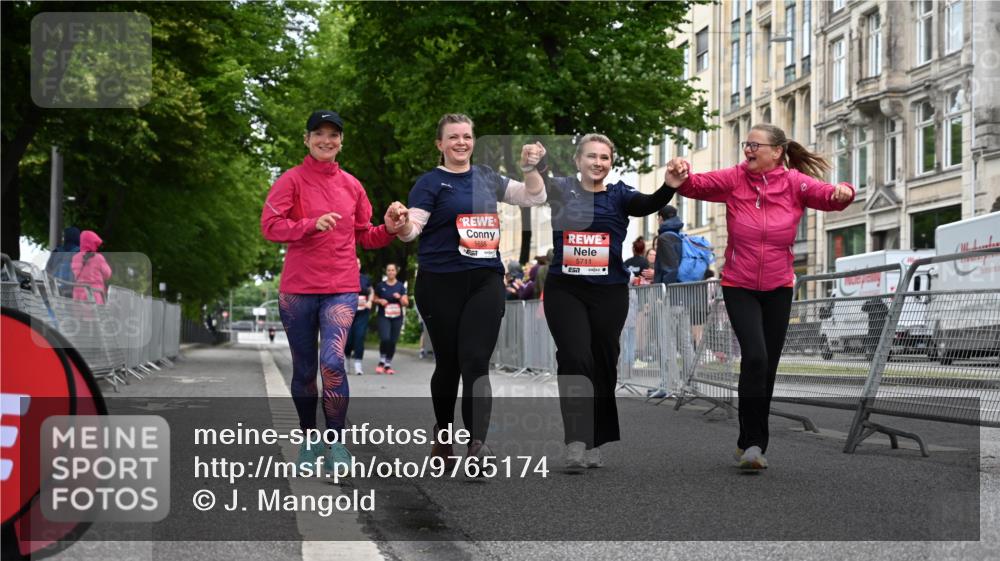 14.06.2026 - REWE Women's Run J. Mangold http://msf.ph/oto/9765174 14.06.2026 11:16:54 Ziel 5655, 5711 meine-sportfotos.de