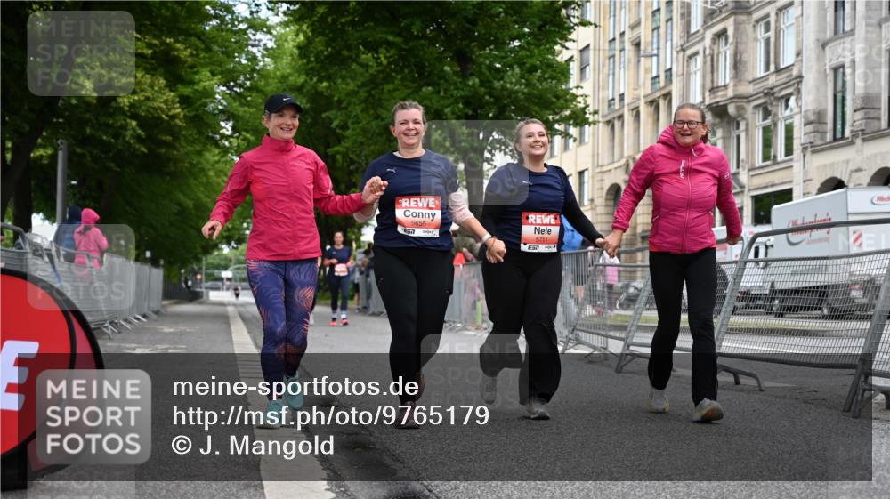 14.06.2026 - REWE Women's Run J. Mangold http://msf.ph/oto/9765179 14.06.2026 11:16:55 Ziel 5655, 5711 meine-sportfotos.de