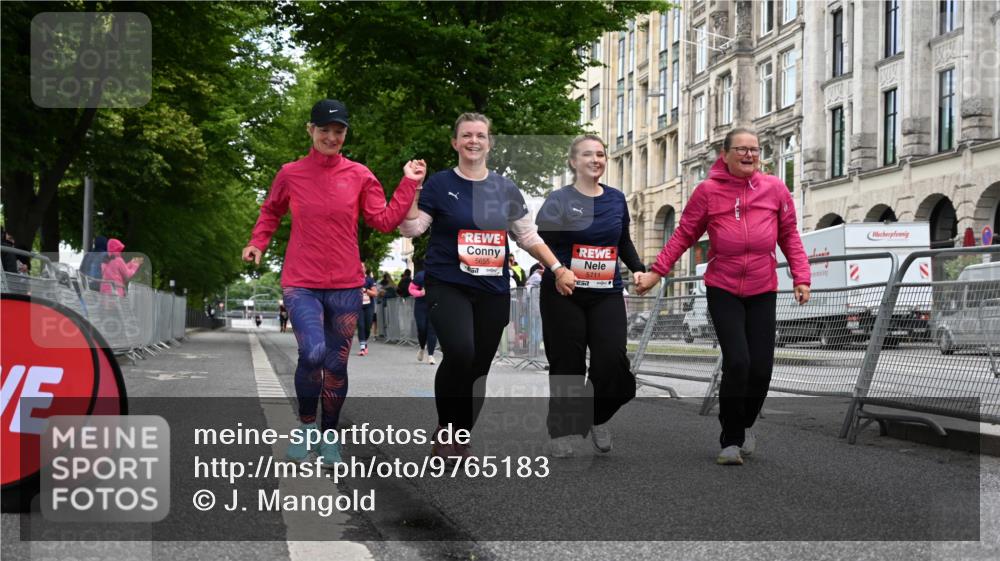 14.06.2026 - REWE Women's Run J. Mangold http://msf.ph/oto/9765183 14.06.2026 11:16:55 Ziel 5655, 5711 meine-sportfotos.de