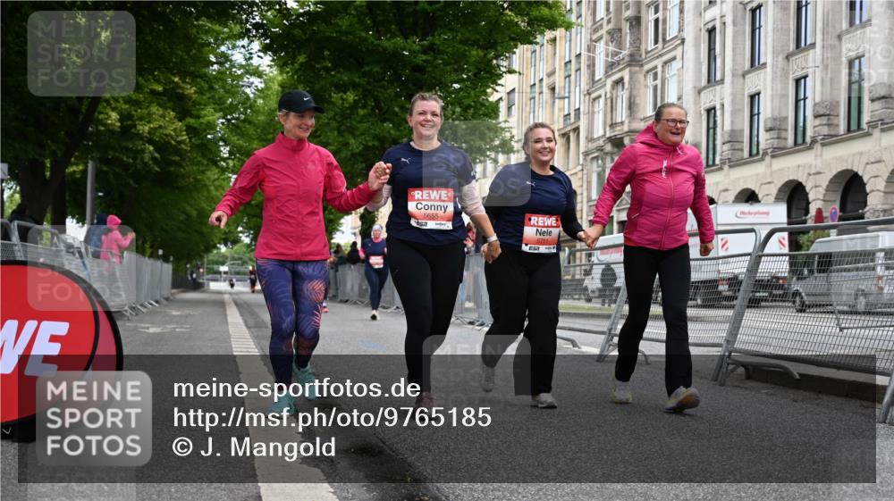 14.06.2026 - REWE Women's Run J. Mangold http://msf.ph/oto/9765185 14.06.2026 11:16:55 Ziel 5655, 5711 meine-sportfotos.de