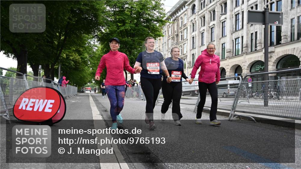 14.06.2026 - REWE Women's Run J. Mangold http://msf.ph/oto/9765193 14.06.2026 11:16:56 Ziel 5655, 5711 meine-sportfotos.de