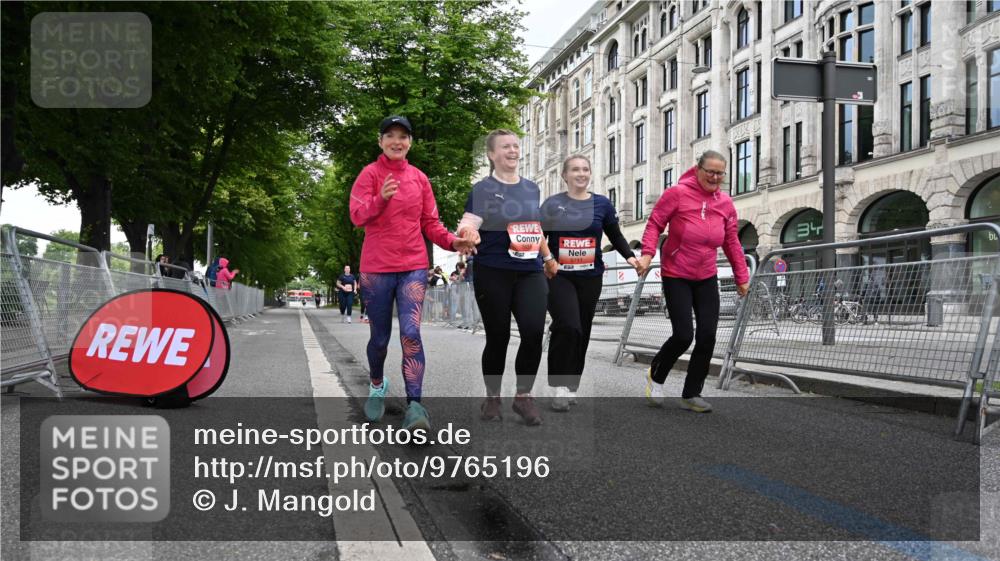 14.06.2026 - REWE Women's Run J. Mangold http://msf.ph/oto/9765196 14.06.2026 11:16:56 Ziel 5655, 5711 meine-sportfotos.de