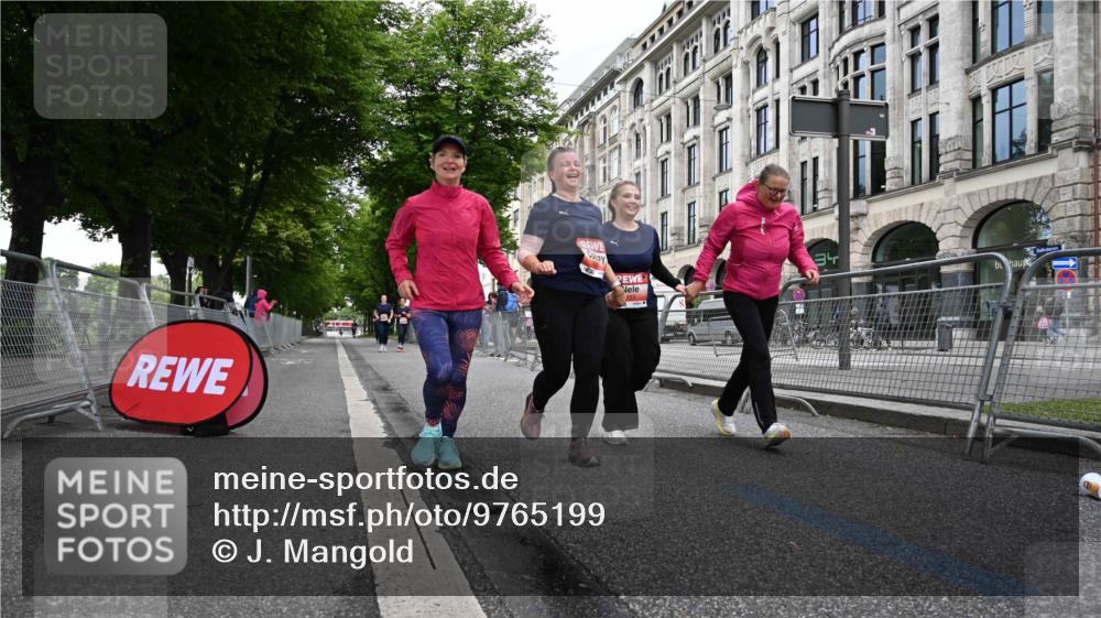 14.06.2026 - REWE Women's Run J. Mangold http://msf.ph/oto/9765199 14.06.2026 11:16:57 Ziel 5655, 5711 meine-sportfotos.de