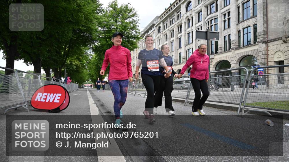 14.06.2026 - REWE Women's Run J. Mangold http://msf.ph/oto/9765201 14.06.2026 11:16:57 Ziel 5655, 5711 meine-sportfotos.de